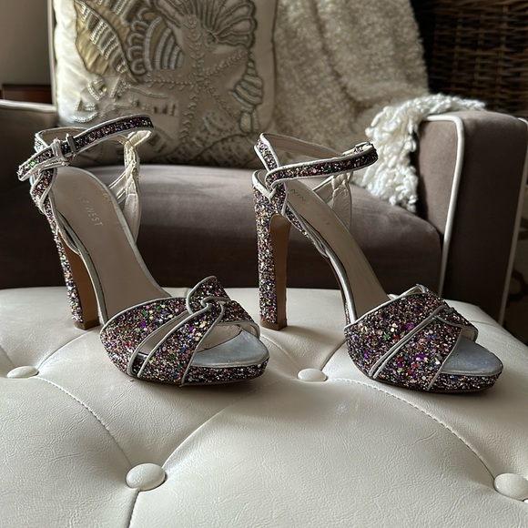 Nine West Shoes - Unique vintage Nine West glitter encrusted 3-inch heel, size 6.5